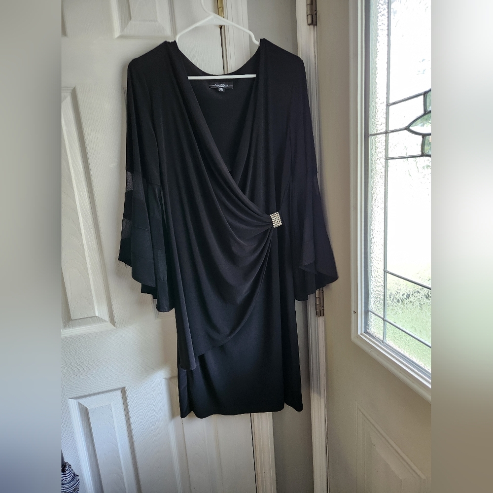 R&M rickards black dress with great sleeves and a deep v neck. Size 12p